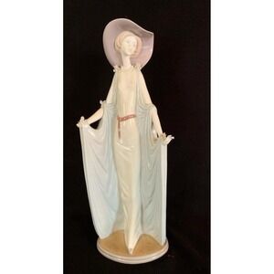 Lladro Daisa Porcelain Figurine Elegant Lady 1428 AfternoonTea Spain MissingHand